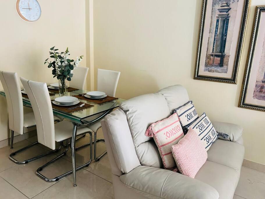 Flat On The Paseo Maritamo! Apartment Estepona Ngoại thất bức ảnh
