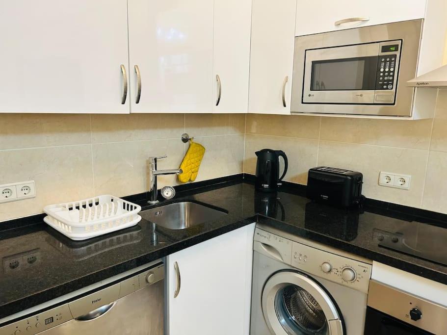 Flat On The Paseo Maritamo! Apartment Estepona Ngoại thất bức ảnh