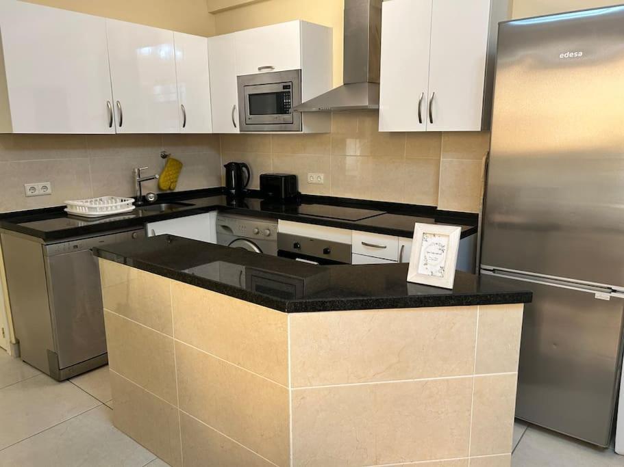 Flat On The Paseo Maritamo! Apartment Estepona Ngoại thất bức ảnh